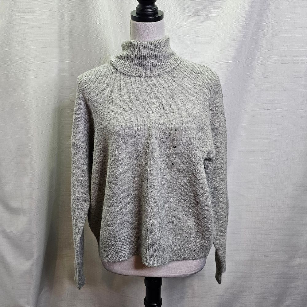 ON 34th Heather Gray Knit Turtleneck Sweater Size Medium